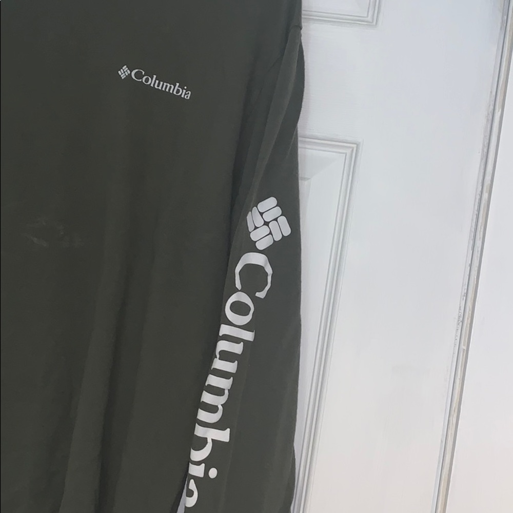 Men’s Columbia shirt